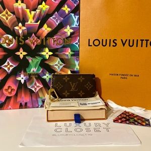 *NEW* 2019 Louis Vuitton Monogram Key Pouch